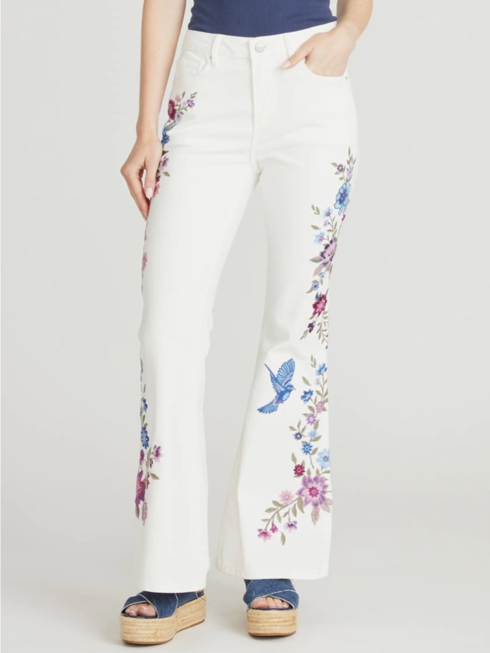 Driftwood Farrah Embroidered Flare Leg Jeans Sz 26 NWT - - Picture 14 of 16